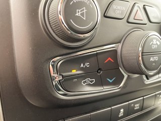 2019 Ram 1500 Classic in St-Jérôme, Quebec - 13 - w320h240px