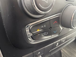 2021 Ram 1500 Classic in St-Jérôme, Quebec - 13 - w320h240px
