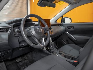 Toyota COROLLA CROSS  2024 à St-Jérôme, Québec - 2 - w320h240px