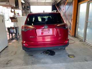 Toyota RAV4  2016 à St-Jérôme, Québec - 6 - w320h240px