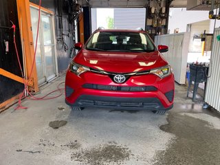 Toyota RAV4  2016 à St-Jérôme, Québec - 4 - w320h240px