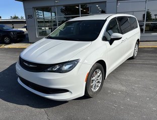 2022 Chrysler Grand Caravan SXT in Gander, Newfoundland and Labrador - 2 - w320h240px