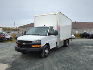 2020  Express Commercial Cutaway 16 FT Cube with Rear Lift and Side Door *GM Certified* in Dartmouth, Nova Scotia - 4 - w320h240px