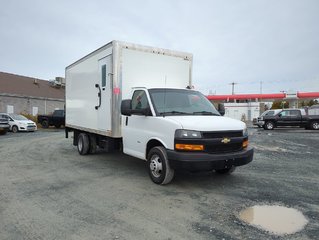 2020  Express Commercial Cutaway 16 FT Cube with Rear Lift and Side Door *GM Certified* in Dartmouth, Nova Scotia - 2 - w320h240px