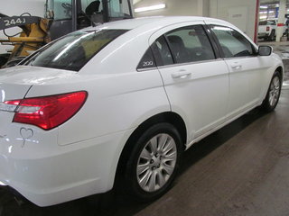 2014 Chrysler 200 LX in Dartmouth, Nova Scotia - 4 - w320h240px