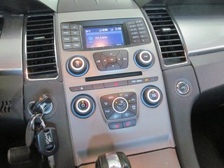 2015 Ford Taurus SEL in Dartmouth, Nova Scotia - 6 - w320h240px