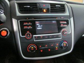 2018 Nissan Altima SL in Dartmouth, Nova Scotia - 6 - w320h240px
