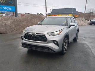 2021 Toyota Highlander XLE Sunroof 7 Seater Fresh MVI in Dartmouth, Nova Scotia - 4 - w320h240px