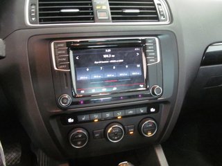 2016 Volkswagen Jetta Sedan 1.8T SPORT in Dartmouth, Nova Scotia - 6 - w320h240px