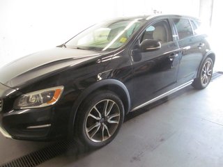 2017 Volvo V60 Cross Country T5 in Dartmouth, Nova Scotia - 2 - w320h240px
