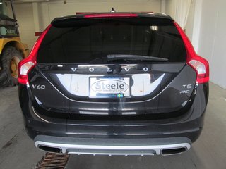 2017 Volvo V60 Cross Country T5 in Dartmouth, Nova Scotia - 3 - w320h240px