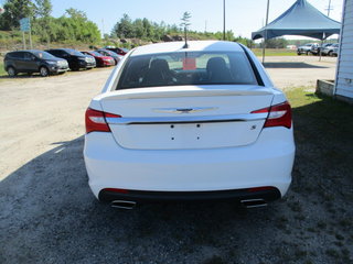 2013 Chrysler 200 S in North Bay, Ontario - 5 - w320h240px