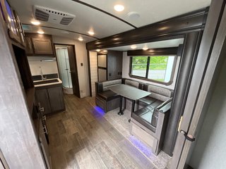 2019 Keystone SUNSET TRAIL SS222RB in Terrace, British Columbia - 5 - w320h240px