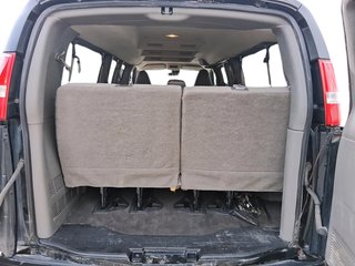 2024 Chevrolet Express Passenger RWD 3500 135 LT in Stratford, Ontario - 6 - w320h240px