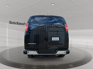 2024 Chevrolet Express Passenger RWD 3500 135 LT in Stratford, Ontario - 3 - w320h240px