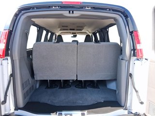 2023 Chevrolet Express Passenger 3500 LT in Stratford, Ontario - 6 - w320h240px
