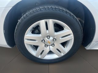 2011 Chevrolet Impala LT Sedan in Stratford, Ontario - 6 - w320h240px