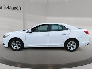 2016 Chevrolet Malibu LT in Stratford, Ontario - 5 - w320h240px