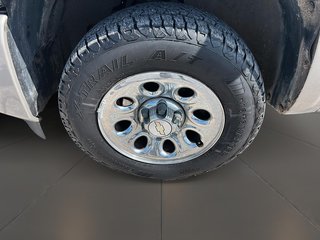 2008 Chevrolet Silverado 1500 LT Reg Cab in Stratford, Ontario - 6 - w320h240px
