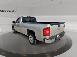 2008 Chevrolet Silverado 1500 LT Reg Cab in Stratford, Ontario - 4 - w320h240px
