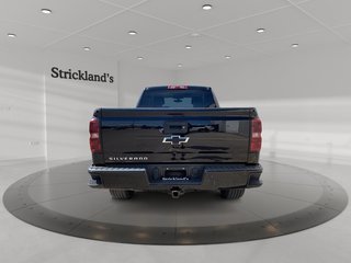 2017  Silverado 1500 Double 4x4 Custom / Standard Box in Stratford, Ontario - 3 - w320h240px