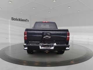 2017  Silverado 1500 Double 4x4 Custom / Standard Box in Stratford, Ontario - 3 - w320h240px