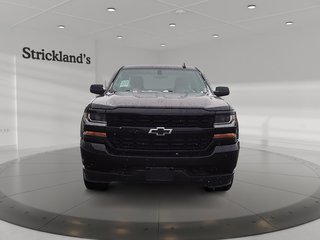 2017  Silverado 1500 Double 4x4 Custom / Standard Box in Stratford, Ontario - 2 - w320h240px