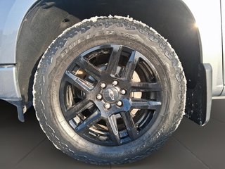 2023 Chevrolet Silverado 1500 Crew Cab 4x4 Custom / Short Box in Stratford, Ontario - 6 - w320h240px