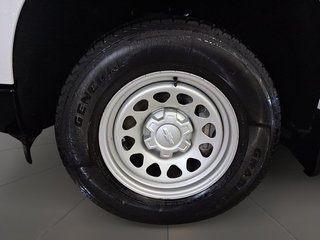 2023 Chevrolet Silverado 1500 Crew Cab 4x4 WT / Standard Box in Stratford, Ontario - 6 - w320h240px