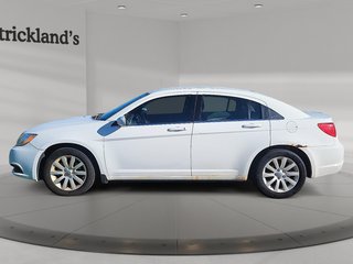 2014 Chrysler 200 Touring in Stratford, Ontario - 3 - w320h240px