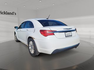 2014 Chrysler 200 Touring in Stratford, Ontario - 4 - w320h240px