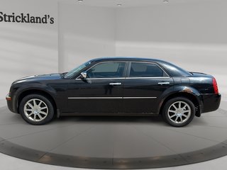 2010 Chrysler 300 Limited Sedan AWD in Stratford, Ontario - 5 - w320h240px