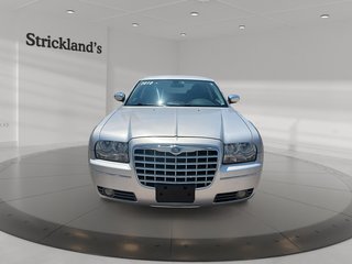 2010 Chrysler 300 C 4D Sedan in Stratford, Ontario - 2 - w320h240px