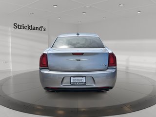 2018 Chrysler 300 S in Stratford, Ontario - 3 - w320h240px