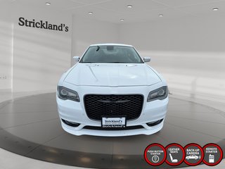 2022 Chrysler 300 Touring L in Stratford, Ontario - 2 - w320h240px