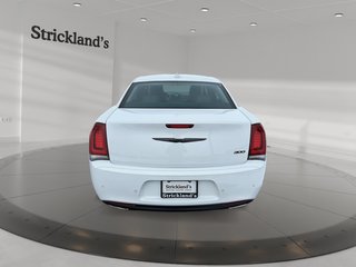 2022 Chrysler 300 Touring L in Stratford, Ontario - 3 - w320h240px