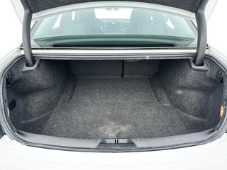2022 Chrysler 300 Touring L in Stratford, Ontario - 6 - w320h240px