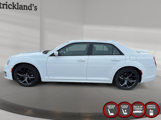 2022 Chrysler 300 S in Stratford, Ontario - 5 - w320h240px