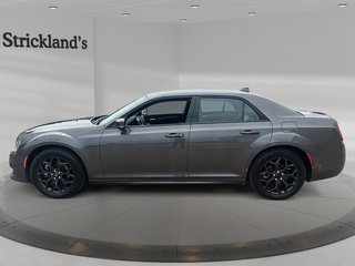 2022 Chrysler 300 Touring L AWD in Stratford, Ontario - 5 - w320h240px