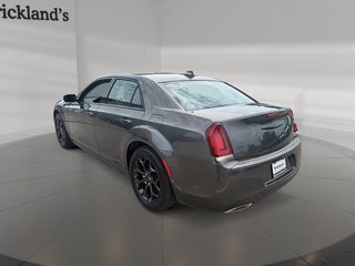 2022 Chrysler 300 Touring L AWD in Stratford, Ontario - 4 - w320h240px