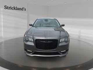 2022 Chrysler 300 Touring L AWD in Stratford, Ontario - 2 - w320h240px