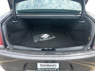 2022 Chrysler 300 Touring L AWD in Stratford, Ontario - 6 - w320h240px