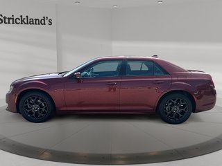 2023 Chrysler 300 Touring L AWD in Stratford, Ontario - 5 - w320h240px
