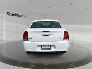 2023 Chrysler 300 Touring L AWD in Stratford, Ontario - 3 - w320h240px