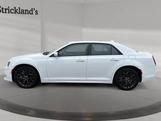 2023 Chrysler 300 Touring L AWD in Stratford, Ontario - 5 - w320h240px