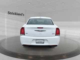 2023 Chrysler 300 Touring L AWD in Stratford, Ontario - 3 - w320h240px