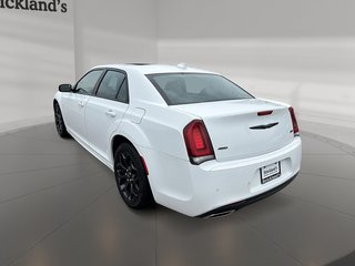 2023 Chrysler 300 Touring L AWD in Stratford, Ontario - 4 - w320h240px