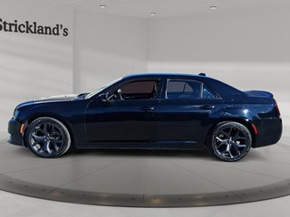 2023 Chrysler 300 S 300s RWD in Stratford, Ontario - 5 - w320h240px