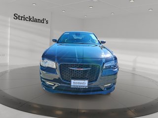 2023 Chrysler 300 S 300s RWD in Stratford, Ontario - 2 - w320h240px