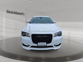 2023 Chrysler 300 Touring L RWD in Stratford, Ontario - 2 - w320h240px